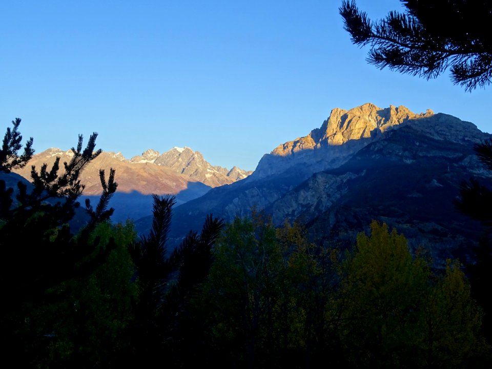 Le Pic sans Nom, le Mont Pelvoux et le Montbrison 