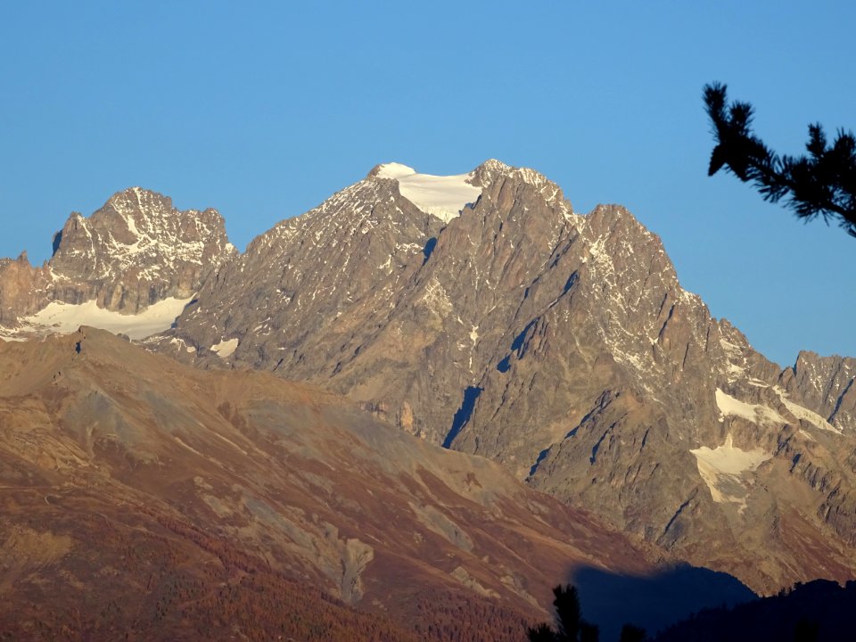 Le Pic sans Nom et le Mont Pelvoux 