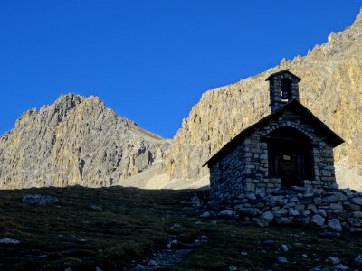 Le Sommet Rond, le Col de l'Etroit du Vallon, la chapelle … 