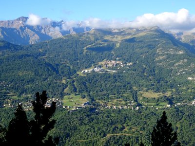 Puy Saint Vincent, village, stations 1400, 1600 et 1800 photo