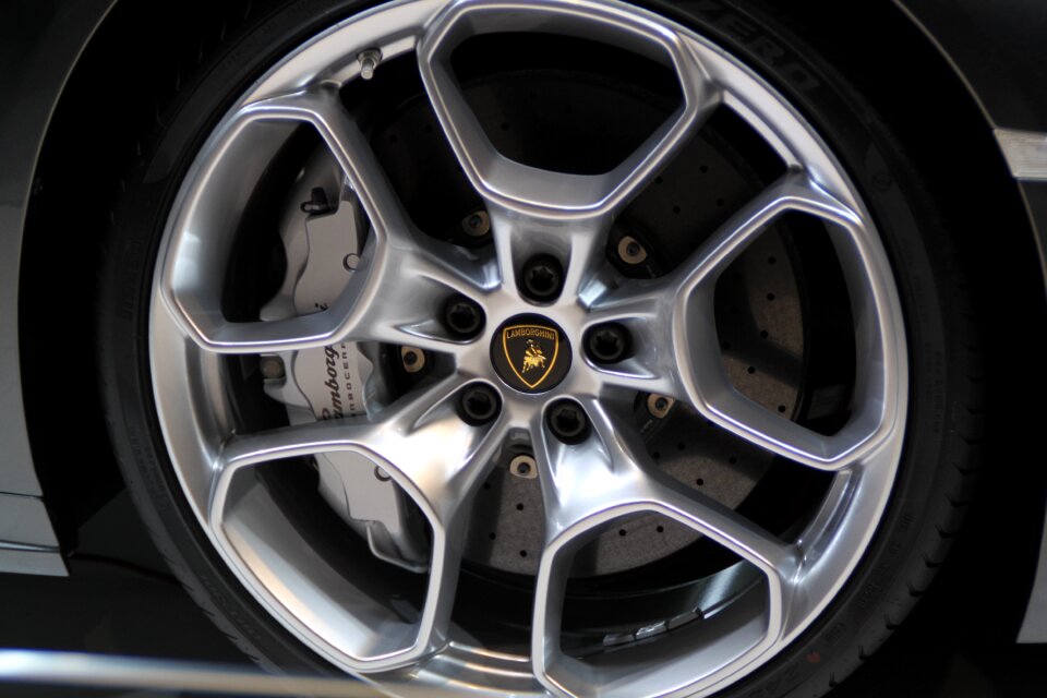 Lamborghini wheel hub automotive