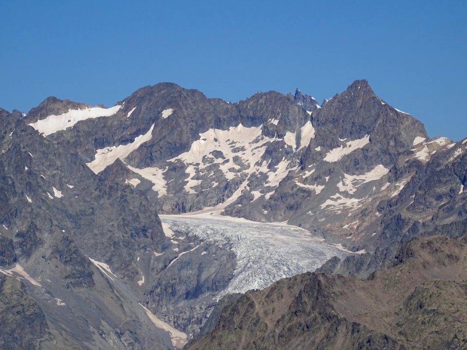 Glacier Blanc, le Pic de Neige Cordier et au-delà du Col E… 