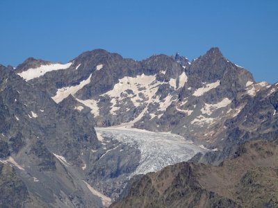 Glacier Blanc, le Pic de Neige Cordier et au-delà du Col E… 