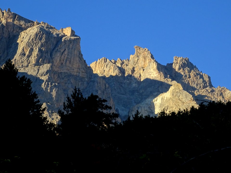 Le Pic de l'Aigle, massif du Montbrison, les Vigneaux 