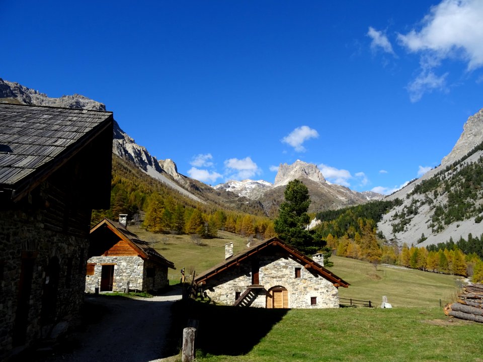 Les Granges de la Vallée Etroite et le Grand Séru 