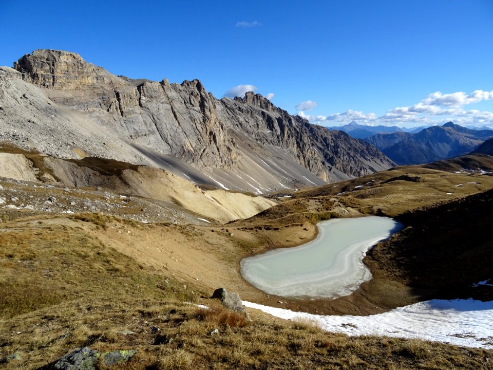 Petit lac gelé vers Saume Longue 