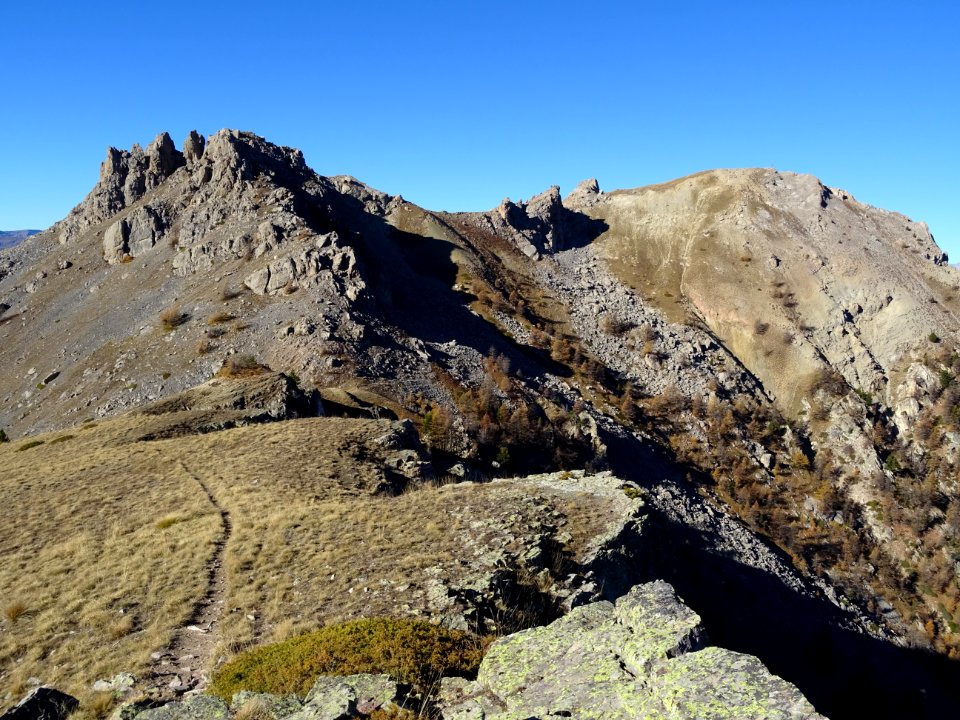 Arrivée au 2e Col (sans nom, 2391m) sur la crête des Queyr… 
