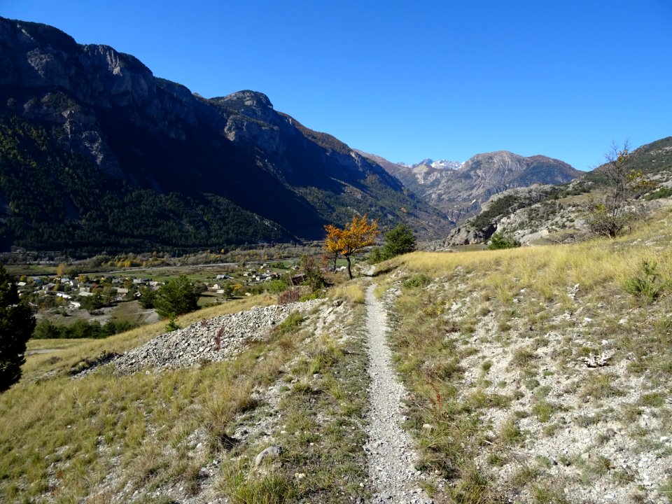 Sentier et crête de la Rortie 