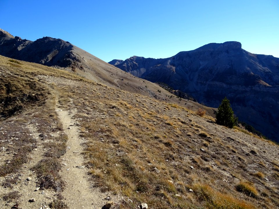 Sentier sur la crête des Queyrelets 