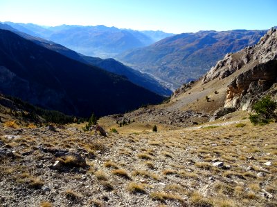 Depuis la crête des Queyrelets, vue vers la Roche de Rame … 