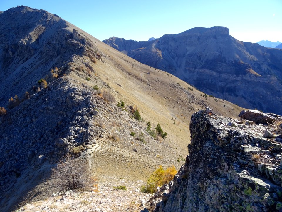 Sentier sur la crête des Queyrelets 