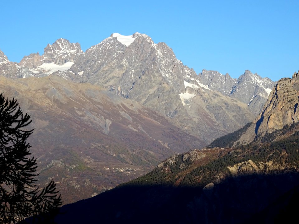 Puy-Aillaud, le Pic sans Nom, le Mont Pelvoux 
