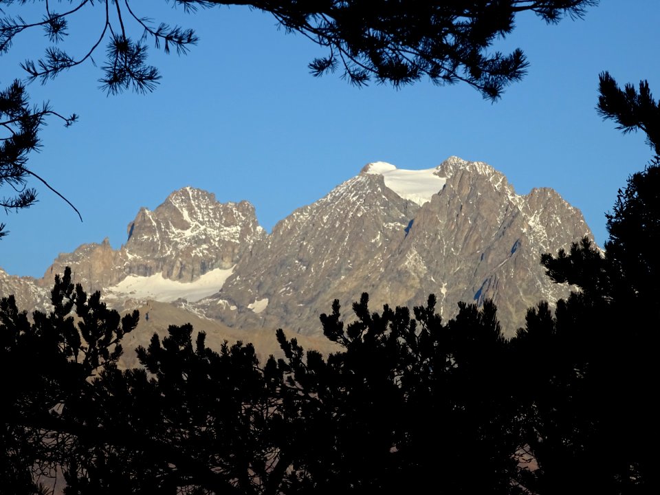 Le Pic sans Nom et le Mont Pelvoux 