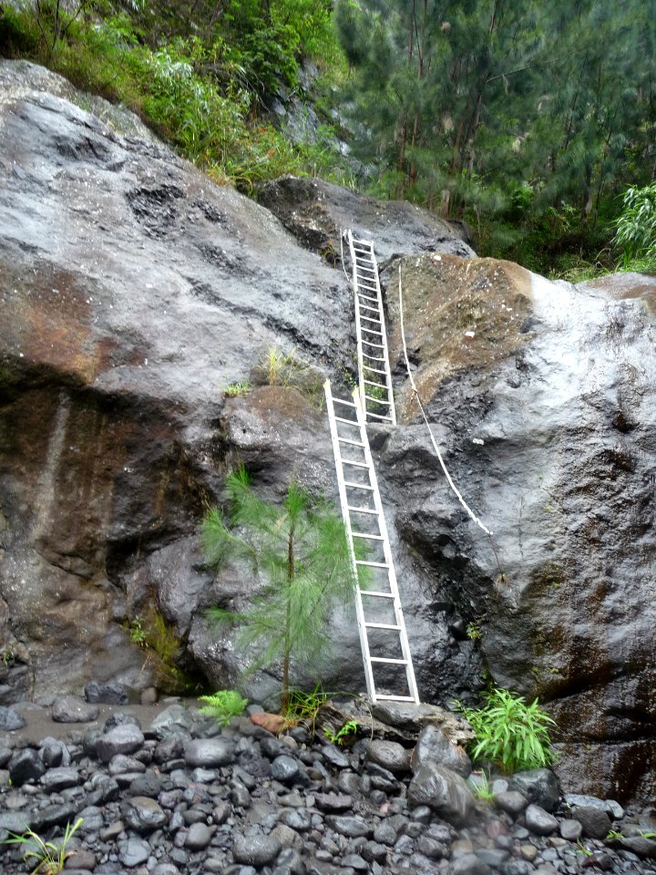 La Rivière des Galets, devant moi deux échelles pour remon… 
