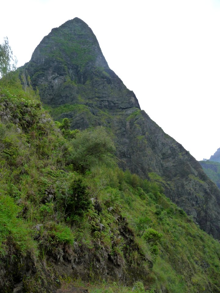 Le Piton des Calumets impose toute sa hauteur 