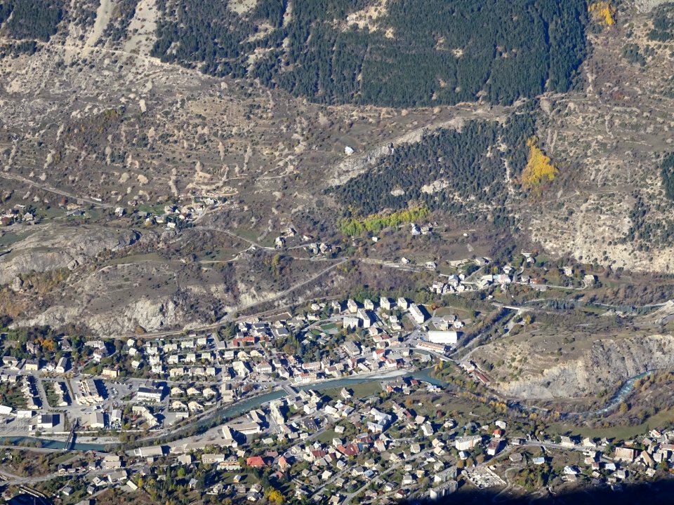 Vue plongeante sur l'Argentière-la-Bessée 