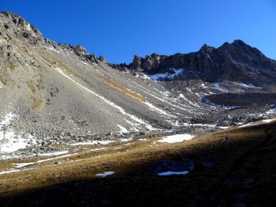 Les Tours du Vallon, à droite dans l'ombre, on devine le s… 