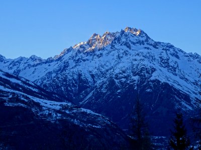 Les Clochers de Clouzis dans la lumière du soir 