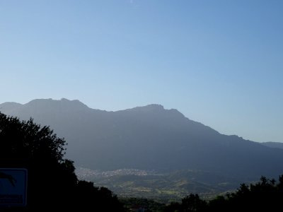 Massif du Supramonte (Monte Corrasi à droite) dans la lumi… 