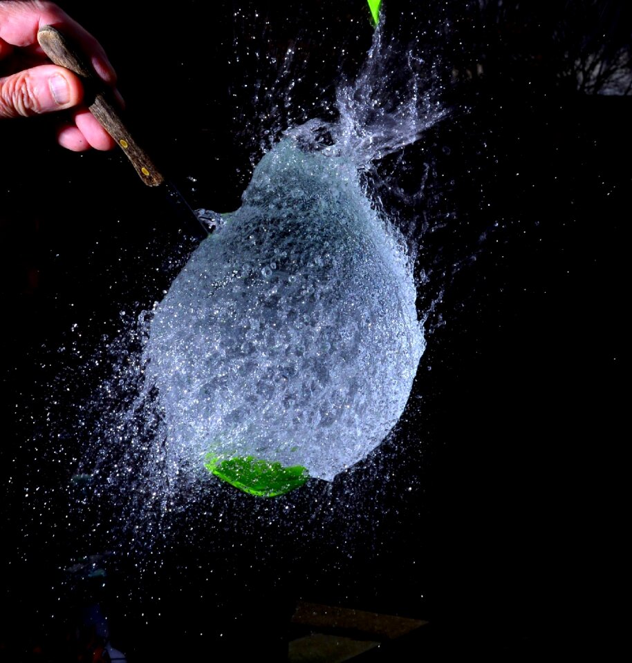 Form moment water bomb