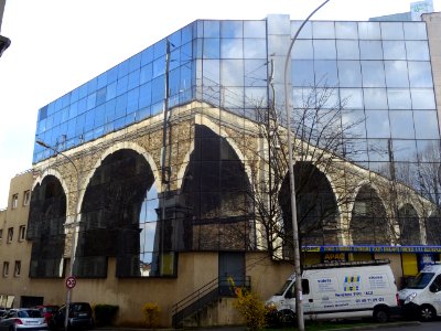 Reflet du viaduc ferroviaire de Nogent-sur-Marne, entrée d… 