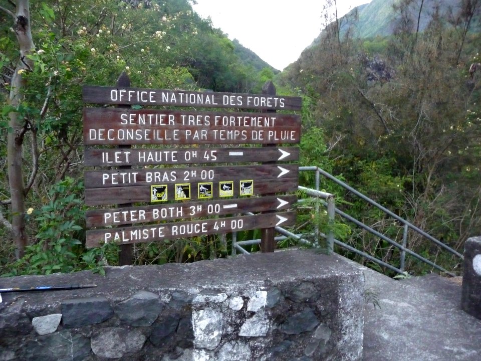 Le Pavillon, 5H45, début du sentier 