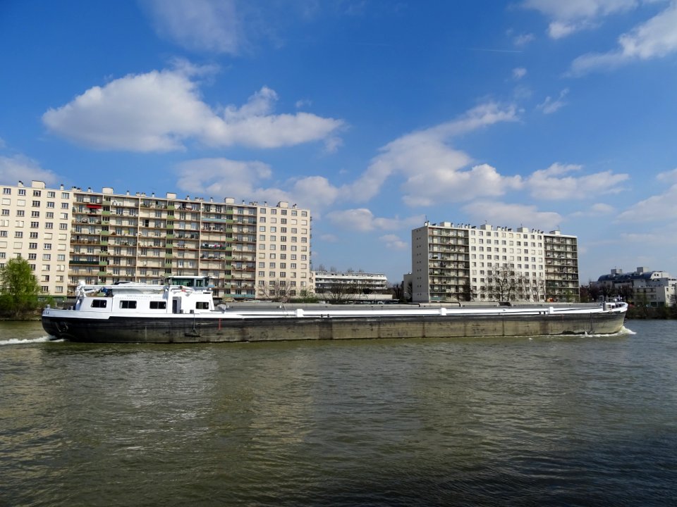 Péniche sur la Seine, Vitry-sur-Seine, Val-de-Marne 