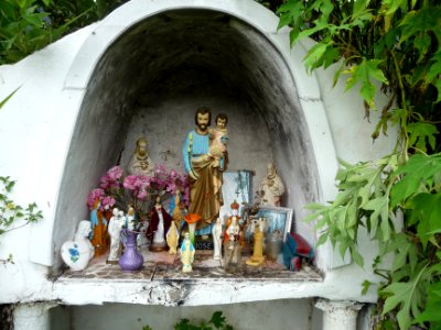 Un petit oratoire à Saint Joseph, début du sentier de La C… 
