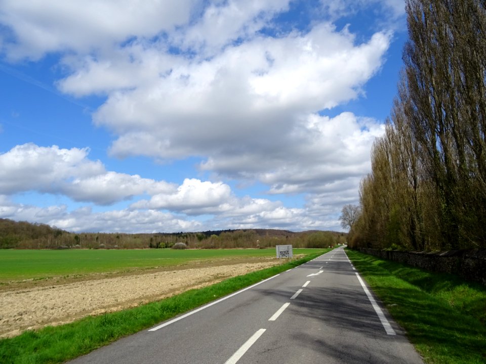 Ligne droite entre Senlisse et Dampierre-en-Yvelines, Yvel… 