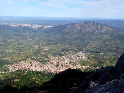 Oliena en bas et Nuoro au fond à gauche depuis la Scala 'e… 