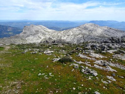 La Punta Carabidda (1321m) et la Punta Sos Nidos (1348m) e… 