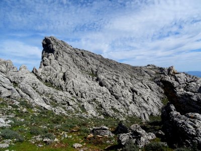 Une pointe rocheuse 