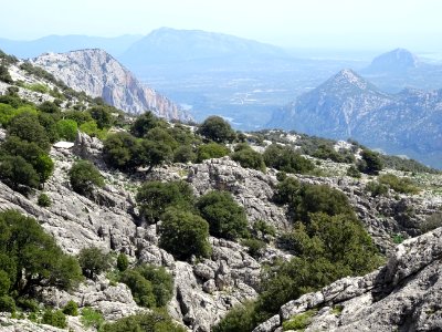 La cabane Cuili Su Cordu, le Lago del Cedrino et vue vers … 