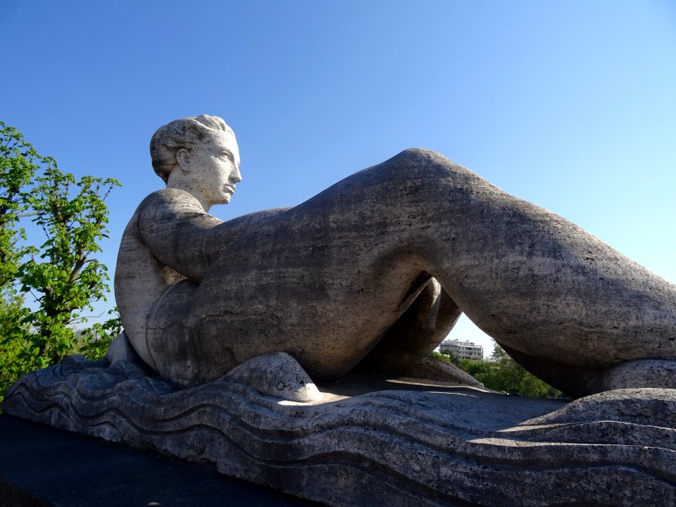 Statue La Seine, René Letourneur, sur le pont du Pecq, Y… 