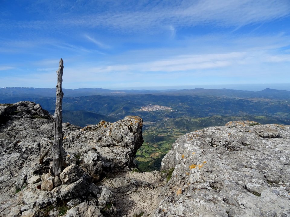 Vue depuis le sommet du Monte Corrasi (1463m), Orgosolo et… 