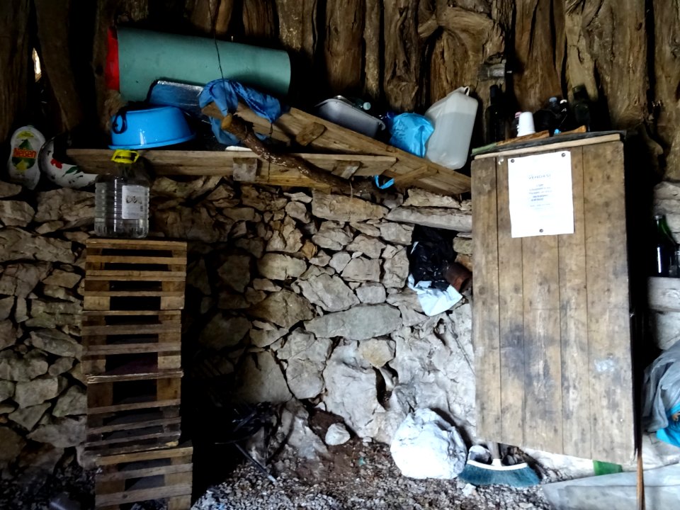 Intérieur de la cabane, Cuile Vadde 'e Sas Mandras 