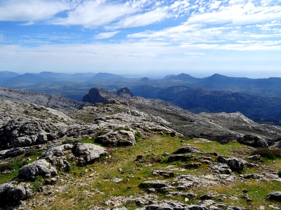 Depuis le Monte Corrasi, vue vers le Nord-Est et la côte p… 