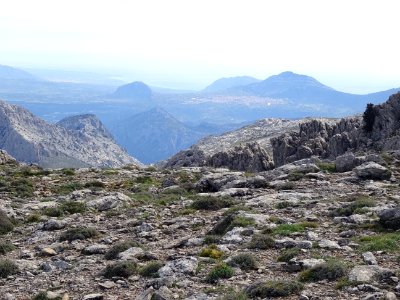 Vue vers le Nord-Est et la côte près d'Orosei. Dorgali et … 