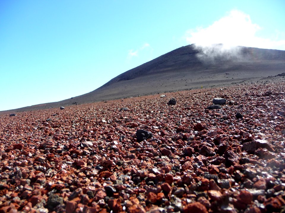 Lapili ocres, rouges et noirs au pied du Piton Chisny 