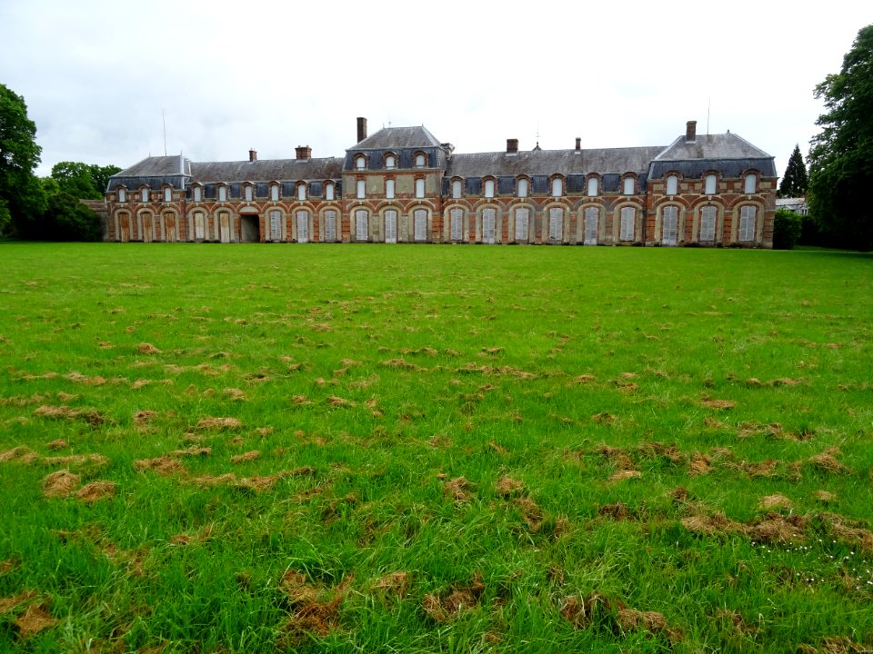 Les communs ou le petit Château de la Ferté-Vidame, la Fer… 
