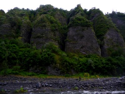 Formes dues à l'érosion, rives du Grand Bras de Cilaos 