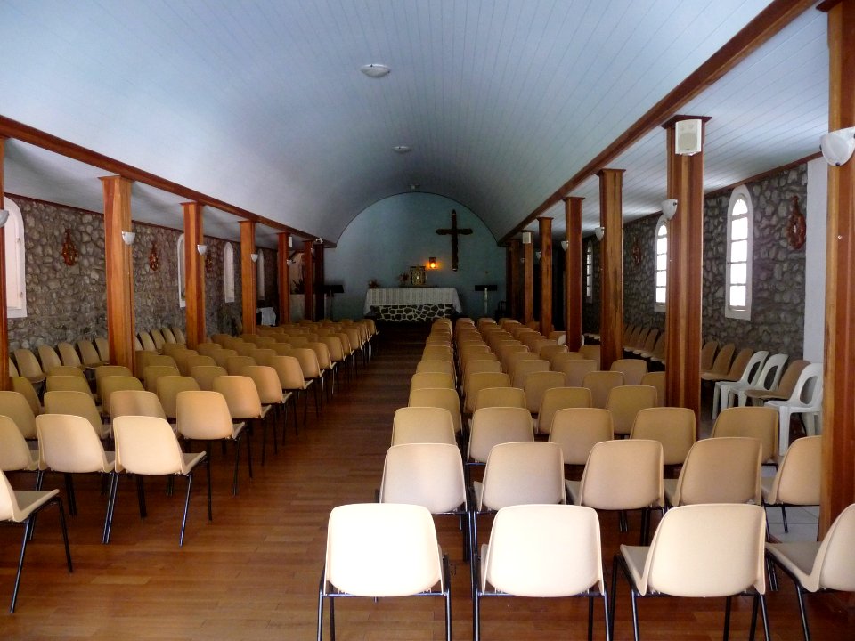 Intérieur de l'église Sainte Bernadette, Le Palmiste Rouge… 