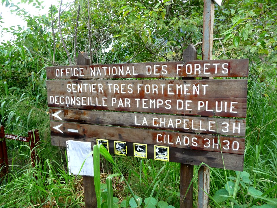 Pancarte, sentier de La Chapelle et de Cilaos 