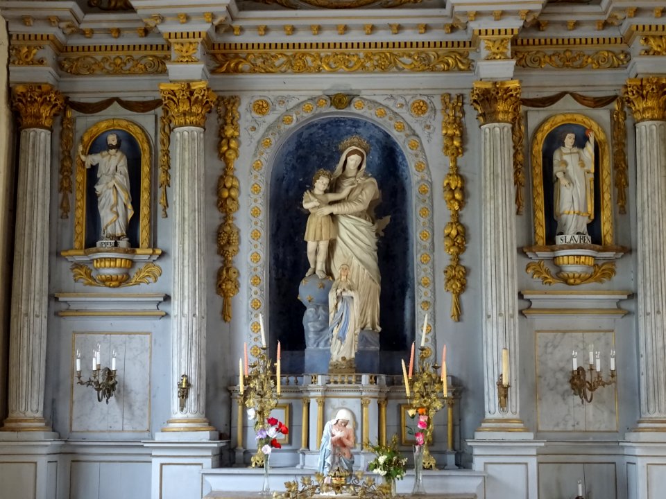 Intérieur de l'église Notre-Dame de l'Assomption de Marcha… 