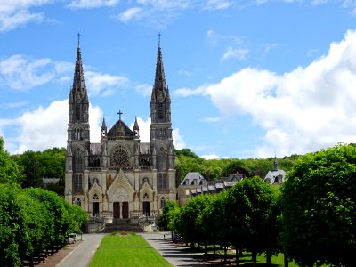 Basilique Notre-Dame de Montligeon néogothique (1894-1911)… 