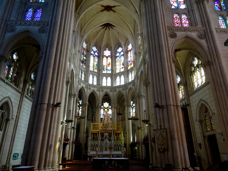 Intérieur de la basilique Notre-Dame de Montligeon, La Cha… 