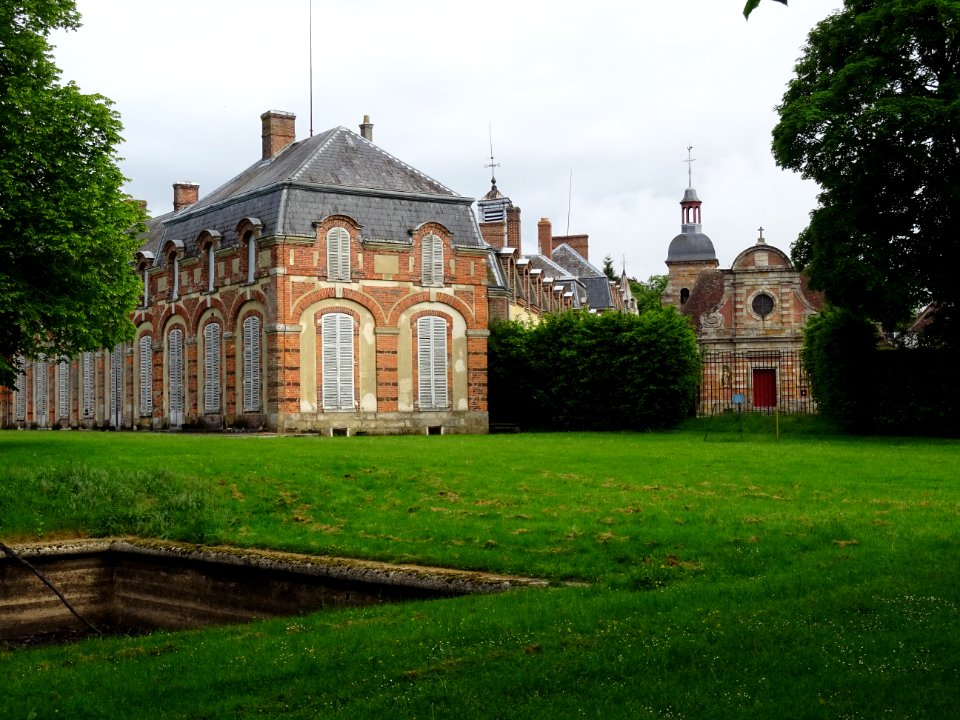 Petit château de la Ferté-Vidame et église Saint-Nicolas, … 