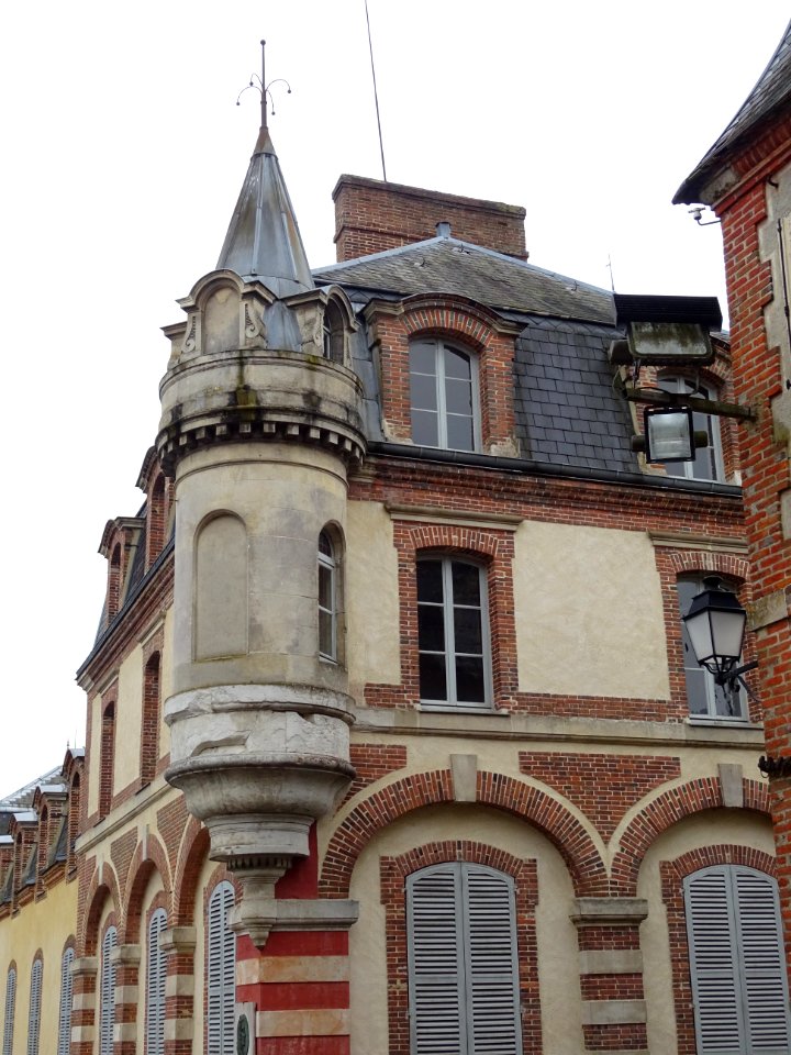 Maison avec plaque le Duc de Saint-Simon 1675-1755 , La Fe… 