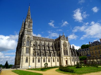 Basilique Notre-Dame de Montligeon néogothique (1894-1911)… 