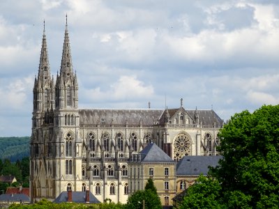 Basilique Notre-Dame de Montligeon néogothique (1894-1911)… 